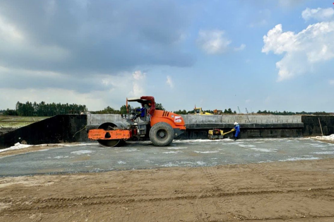 Các nhà thầu tăng ca, bổ sung máy móc, tổ chức thi công ngày đêm.