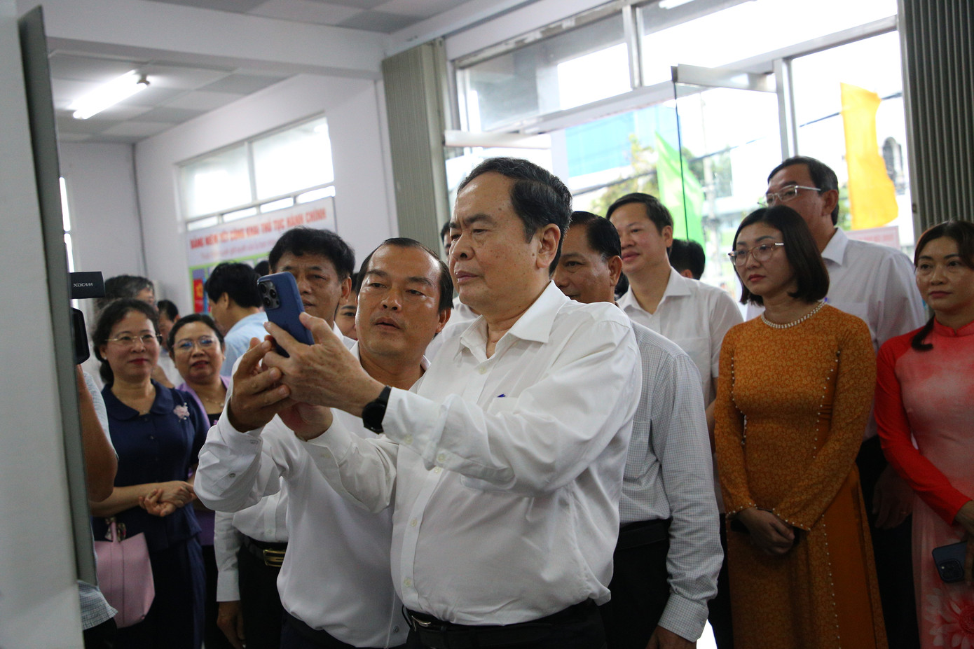 Chủ tịch Quốc hội Trần Thanh Mẫn nhấn mạnh cần phát huy vai trò công nghệ, đặc biệt AI, trong cải cách thủ tục hành chính. Ảnh: Nhật Huy.