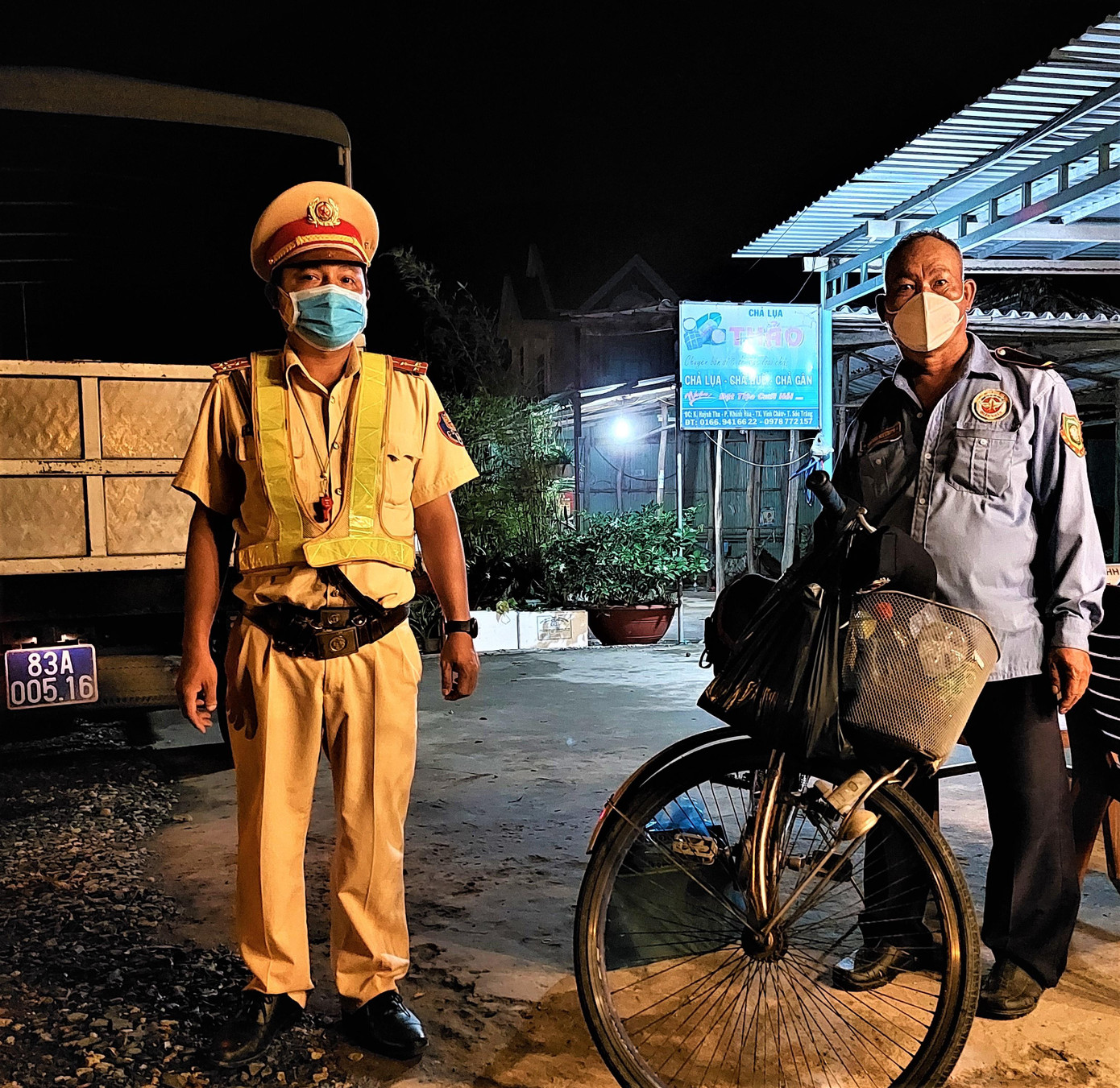 Ông Thạch Ớt - đã đạp xe từ TP. HCM về Sóc Trăng. Ông Thạch Ớt - đã đạp xe từ TP. HCM về Sóc Trăng.