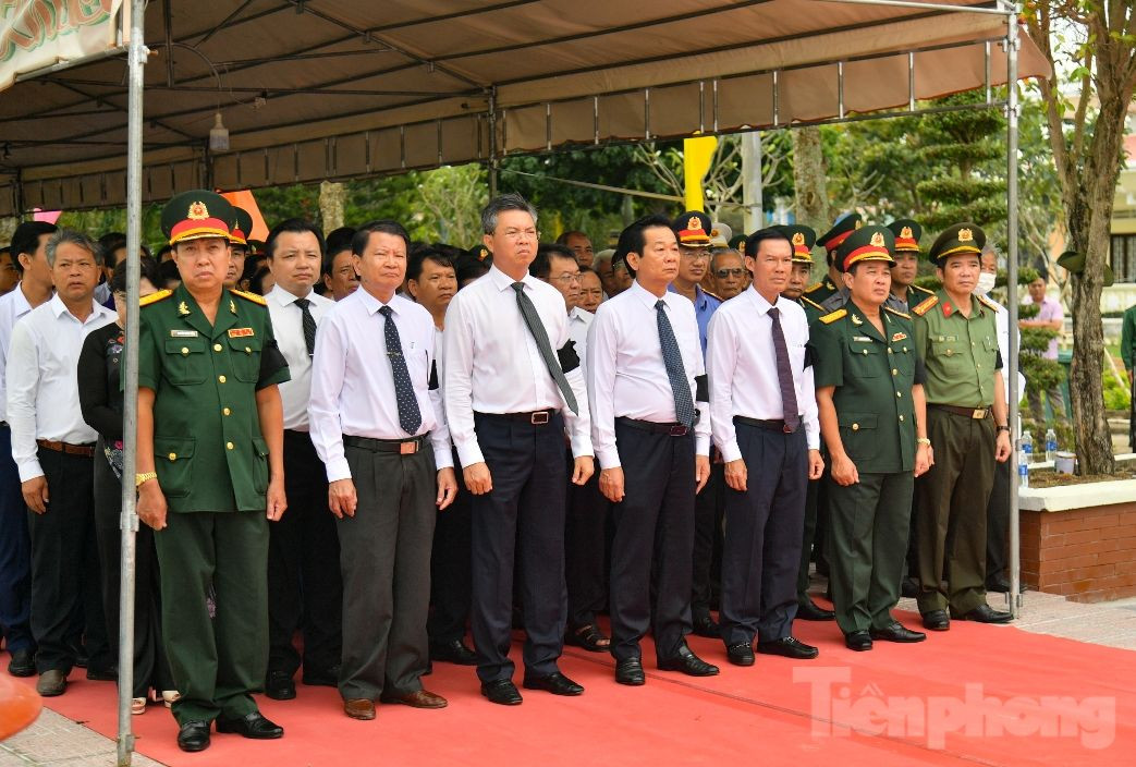 Đảng bộ và nhân dân tỉnh Kiên Giang mãi mãi ghi tạc và đời đời biết ơn các anh hùng liệt sĩ; vô cùng cảm ơn những người mẹ, người cha đã có công sinh thành, nuôi dưỡng những người con ưu tú đã đem lại vinh quang cho Tổ quốc, sự trường tồn cho dân tộc Việt Nam; những người vợ chịu thương, chịu khó, thầm lặng khắc khoải mong chờ với nỗi đau thương mất mát khi người thân yêu không trở về đoàn tụ, sum họp bên gia đình.