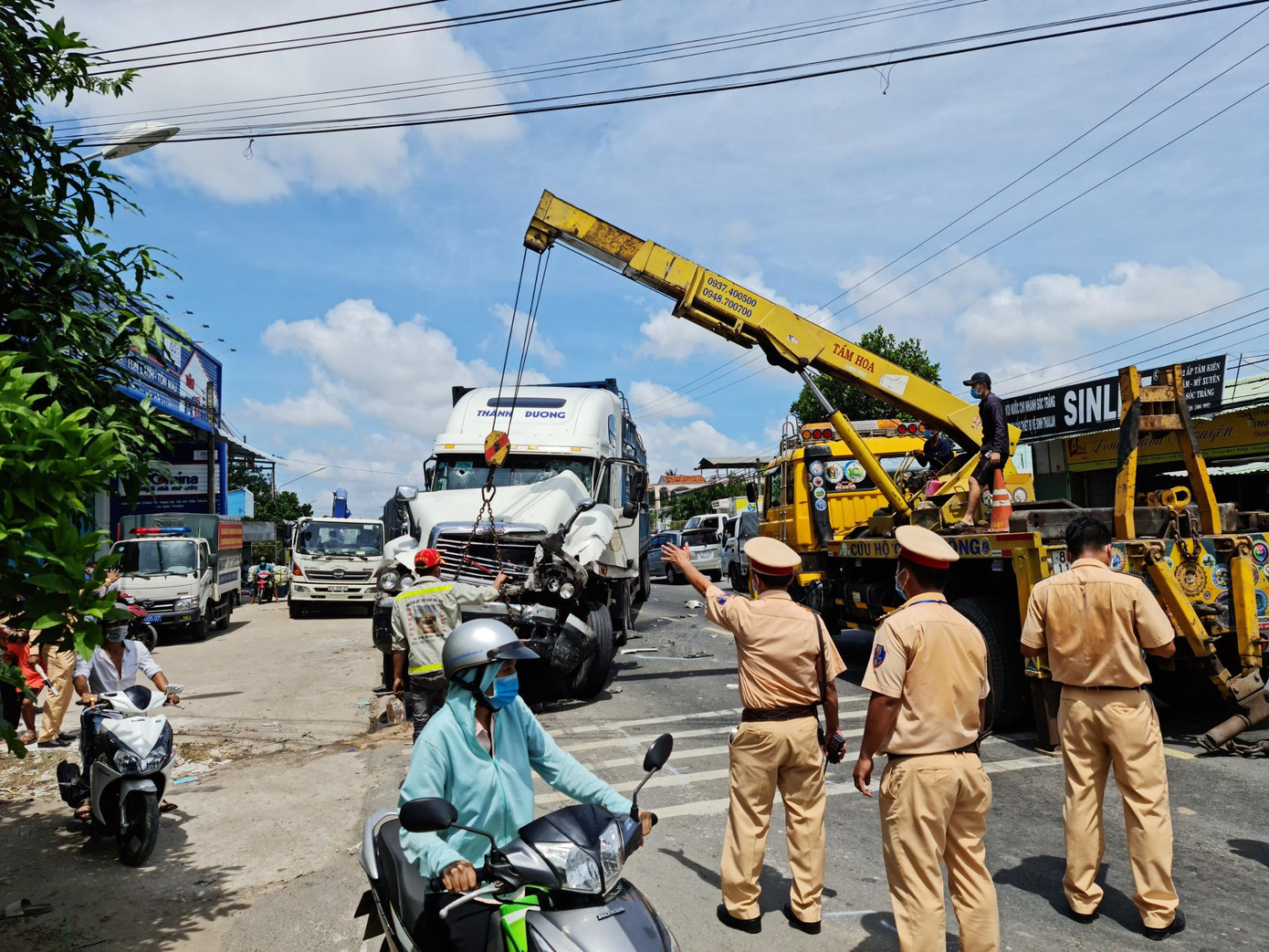 Vụ việc làm giao thông trên quốc lộ 1 ùn ứ. Vụ việc làm giao thông trên quốc lộ 1 ùn ứ.