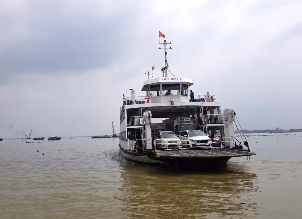 Việc xây dựng cầu Đình Khao để thay thế bến phà hiện hữu là nhu cầu bức thiết của 2 tỉnh Vĩnh Long và Bến Tre.