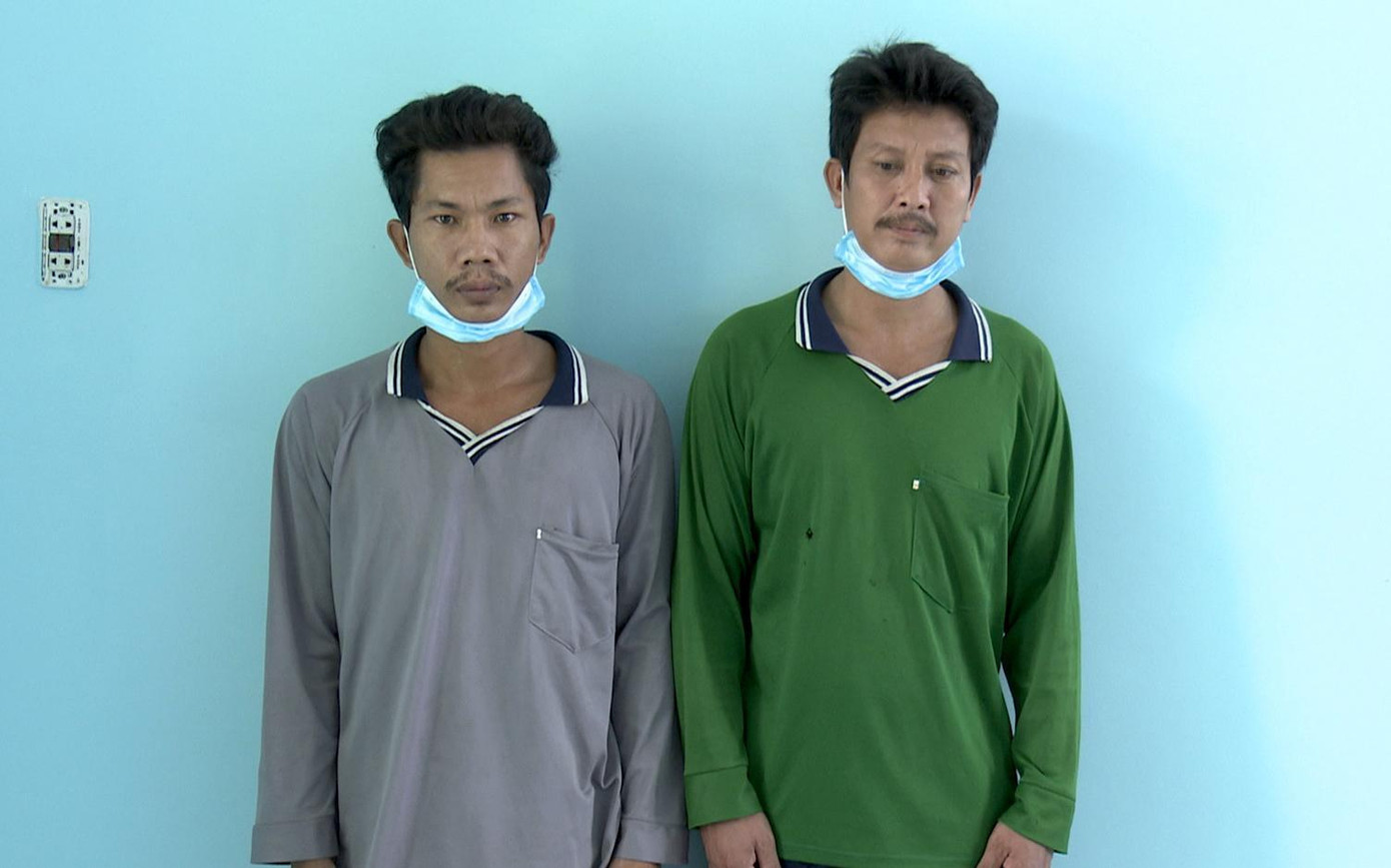 Tuấn và Mười tại cơ quan công an. Tuấn và Mười tại cơ quan công an.