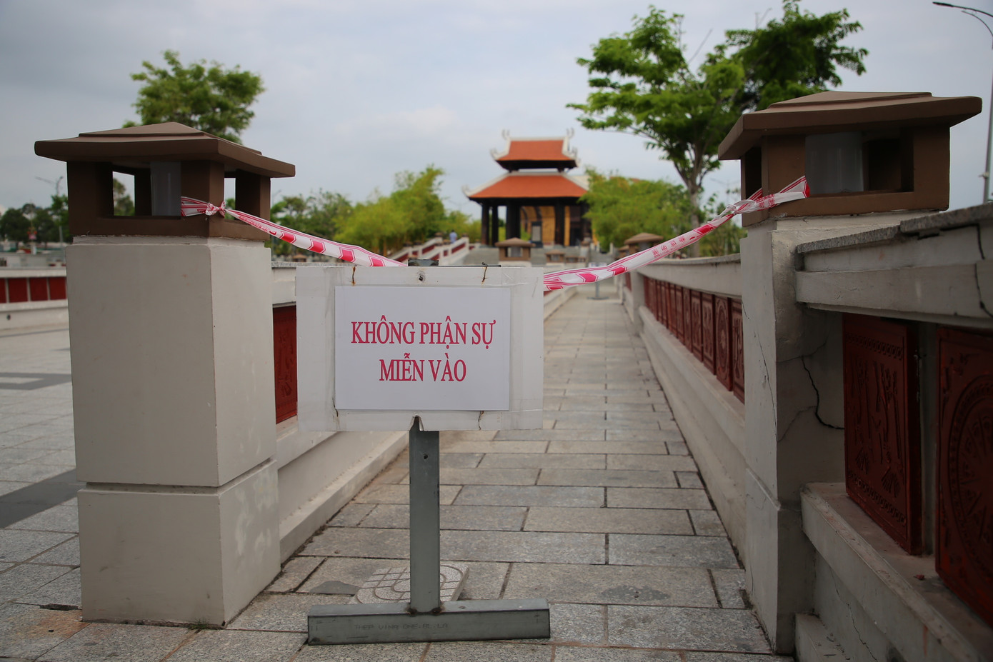 “Giao Sở VHTT&amp;DL liên hệ với Sở Tài chính để được hướng dẫn sử dụng từ nguồn kinh phí công đức của đền thờ do Bảo tàng thành phố quản lý, đảm bảo theo đúng quy định”, công văn nêu rõ.