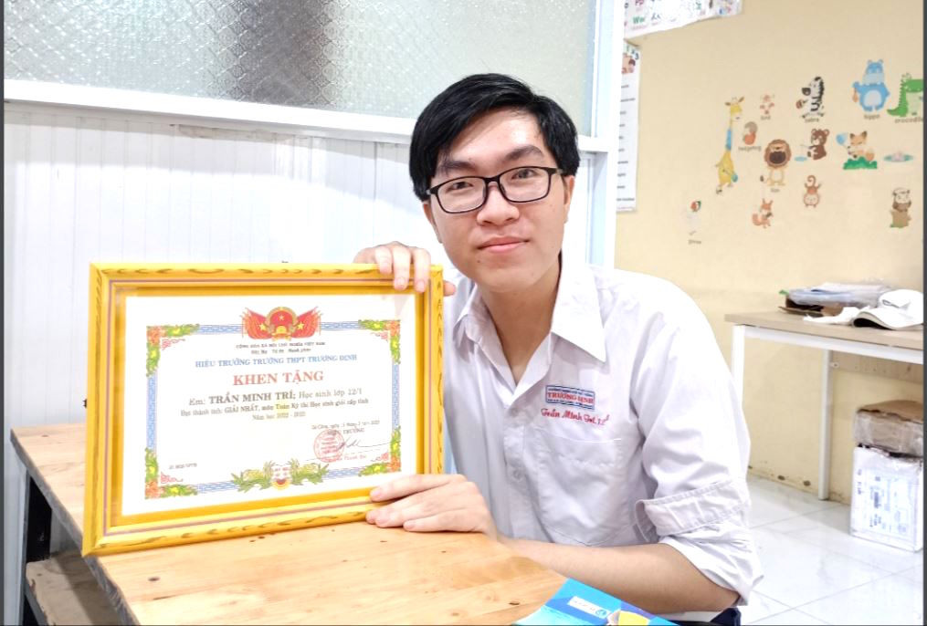 Trần Minh Trí, thủ khoa kỳ thi tốt nghiệp THPT tỉnh Tiền Giang và nằm trong 4 thí sinh có điểm khối B cao nhất nước. Trần Minh Trí, thủ khoa kỳ thi tốt nghiệp THPT tỉnh Tiền Giang và nằm trong 4 thí sinh có điểm khối B cao nhất nước.