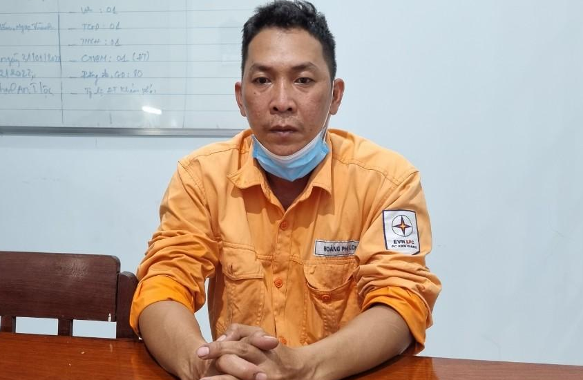 Hoàng Phi Long tại cơ quan công an.