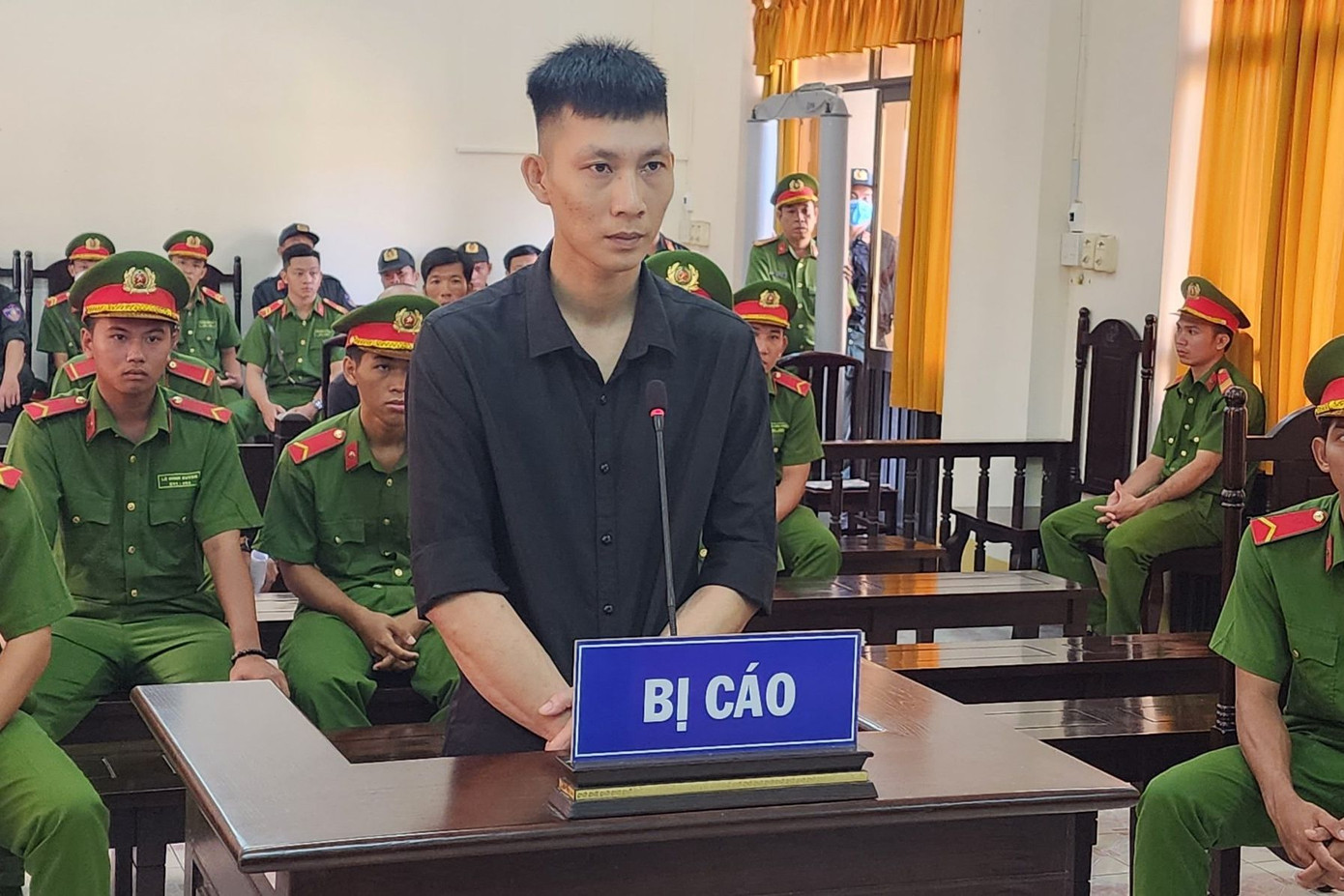 Bị cáo Nguyễn Thành Lượng nghe toà tuyên án. Bị cáo Nguyễn Thành Lượng nghe toà tuyên án.