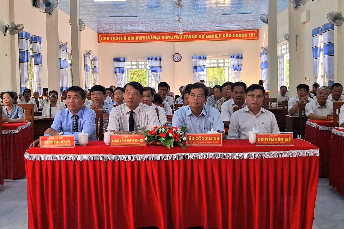 Các đại biểu dự lễ công bố Lễ hội Thắk Côn của người Khmer Sóc Trăng được công nhận là Di sản văn hóa phi vật thể quốc gia.