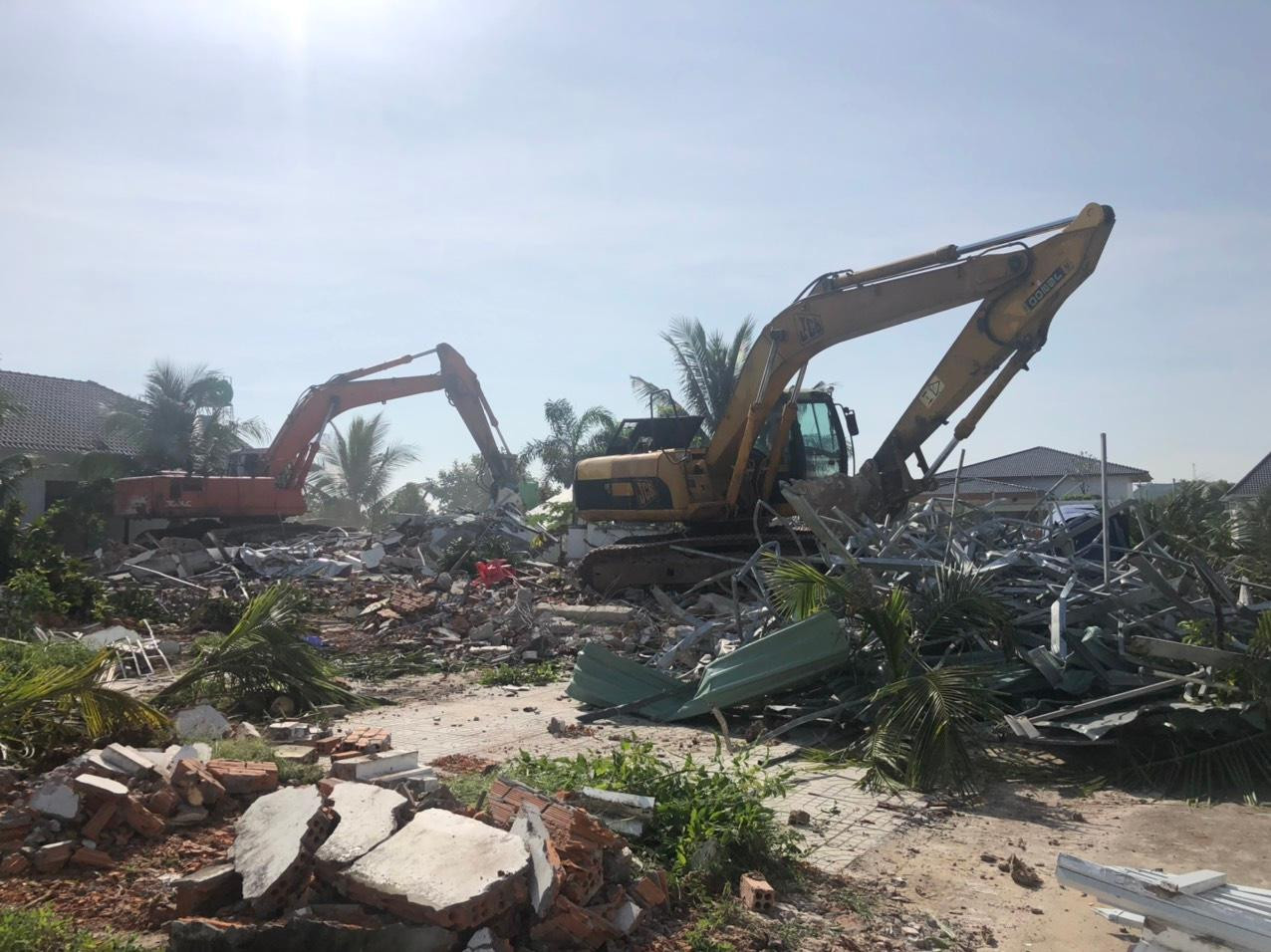 Lực lượng chức năng TP. Phú Quốc đã cưỡng chế 2/79 căn biệt thự trái phép.