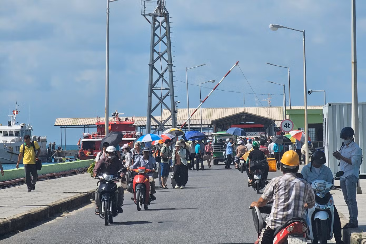 Phú Quốc đưa người ăn xin, sống lang thang vào Trung tâm Bảo trợ xã hội.