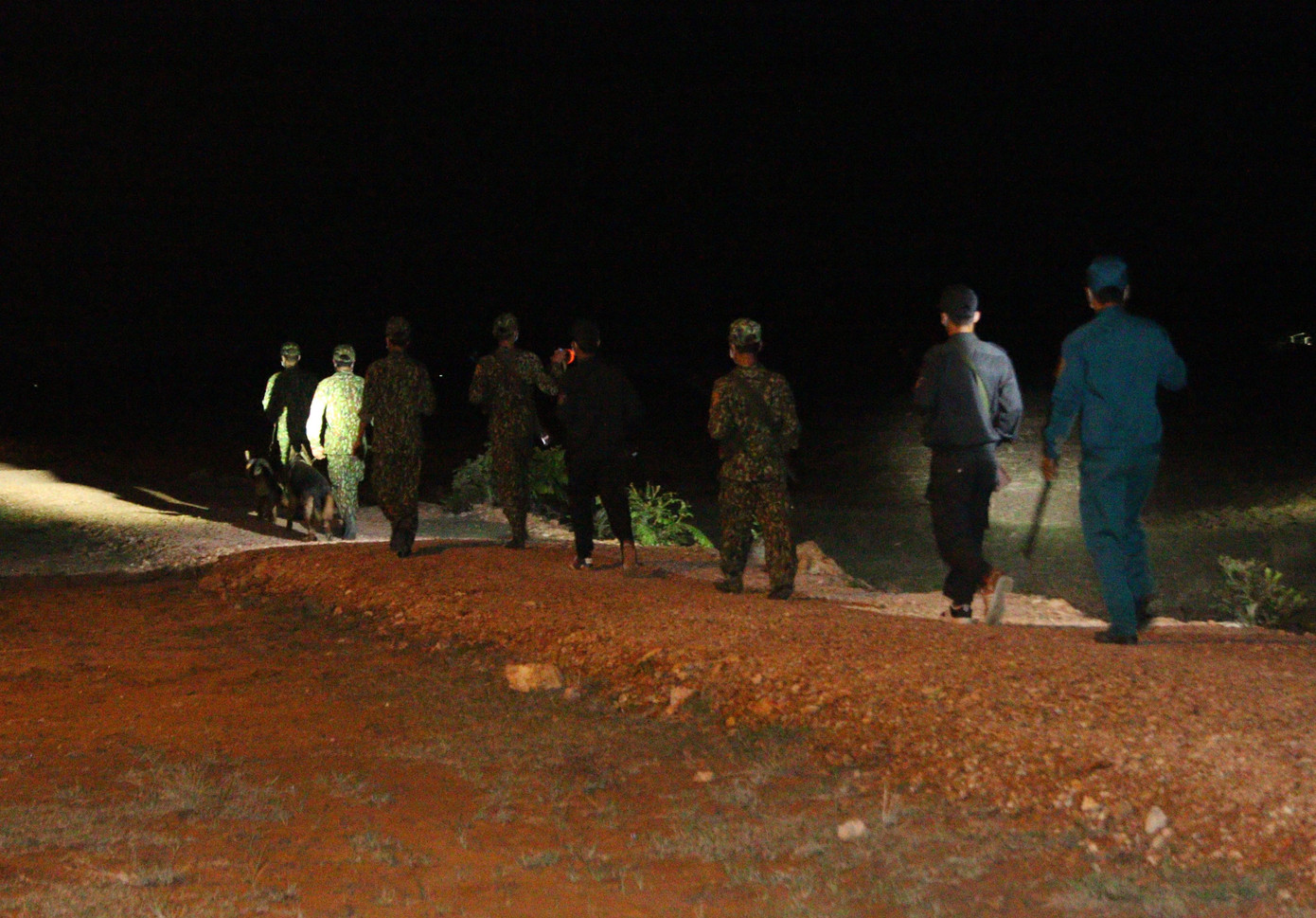 Với tinh thần "chống dịch như chống giặc", cán bộ, chiến sĩ luôn xác định nêu cao trách nhiệm và ý chí sẵn sàng chiến đấu.