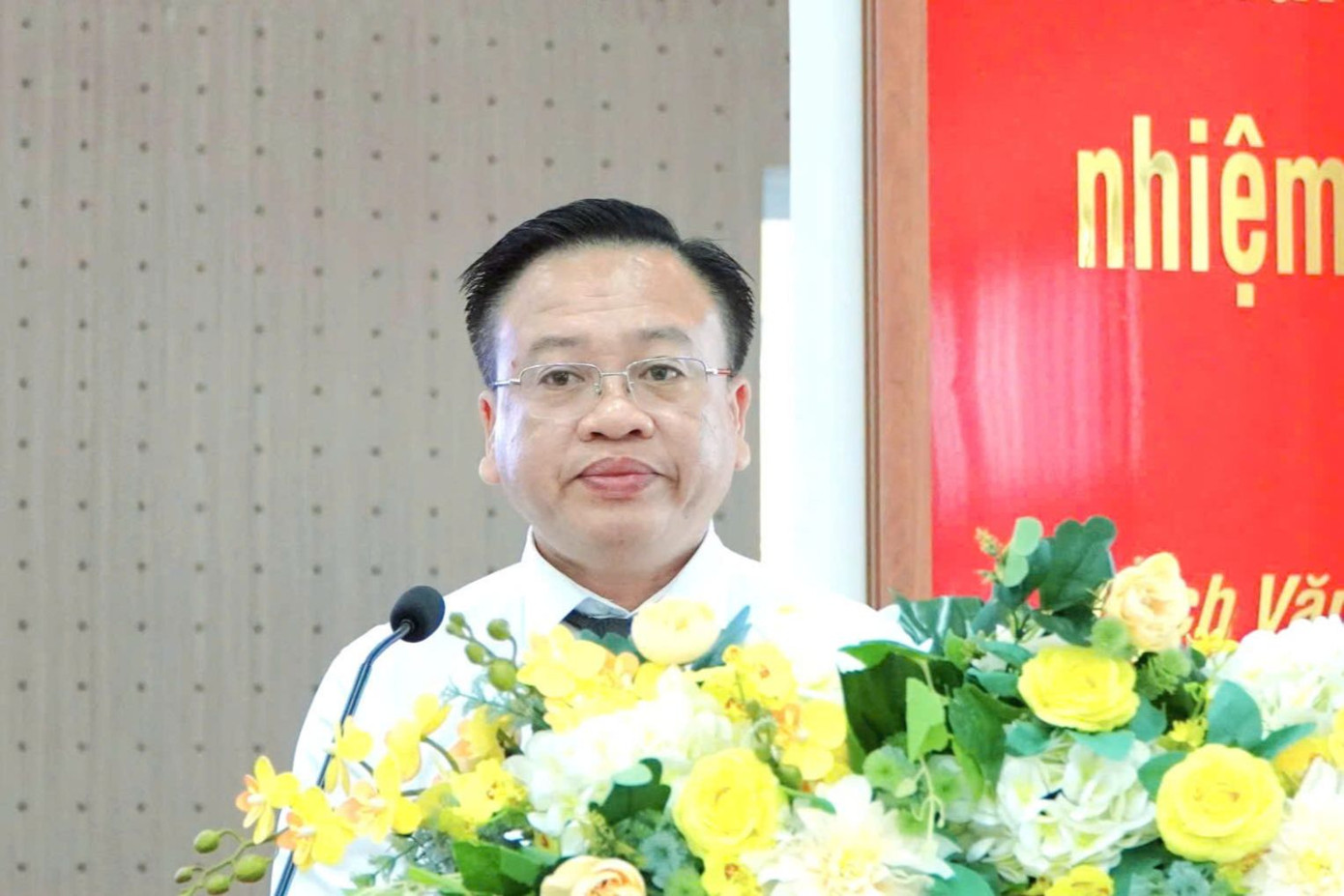 Ông Bùi Phước Châu - tân Chủ tịch UBND TP. Rạch Giá . Ông Bùi Phước Châu - tân Chủ tịch UBND TP. Rạch Giá .