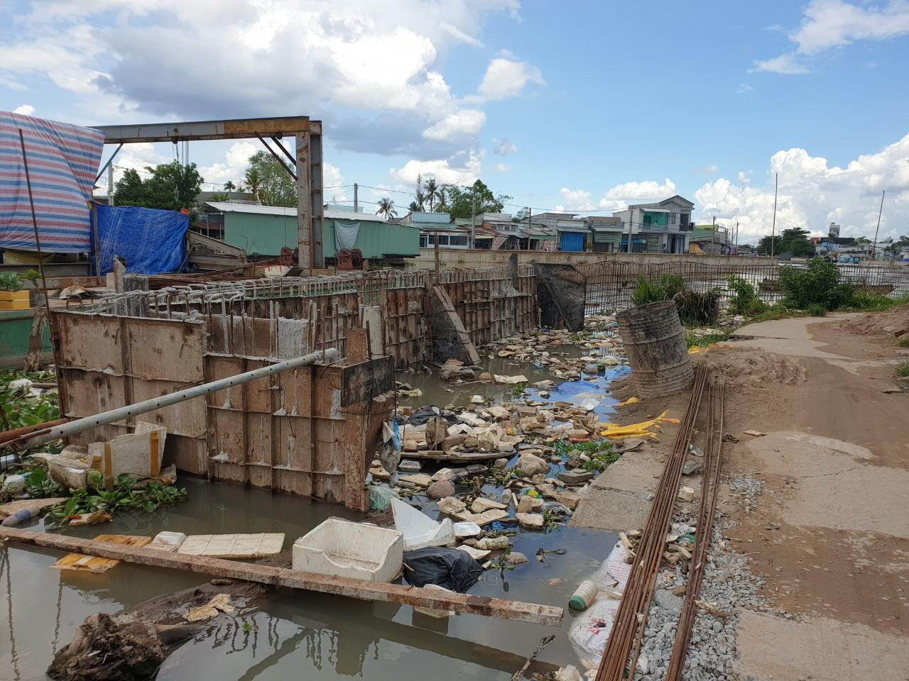 Đến nay, tổng khối lượng thực hiện dự án ước đạt 67%. Đến nay, tổng khối lượng thực hiện dự án ước đạt 67%.