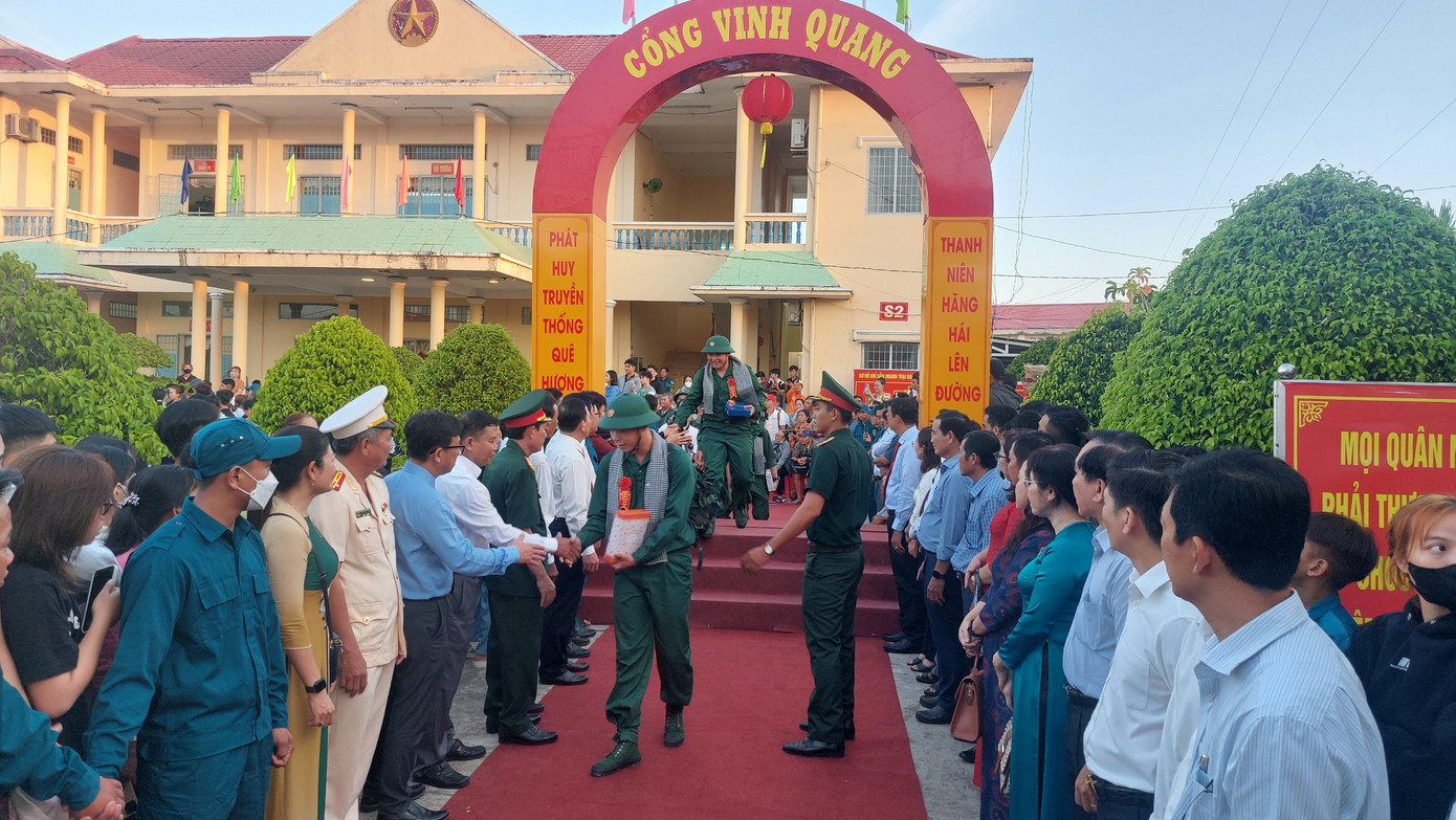 Trong số các tân binh Sóc Trăng nhập ngũ, có 69 đảng viên, 1.488 đoàn viên, 1.248 thanh niên làm đơn tình nguyện nhập ngũ; đặc biệt 192 tân binh có bằng cấp chuyên môn kỹ thuật; có 330 tân binh tham gia nghĩa vụ trong Công an nhân dân.