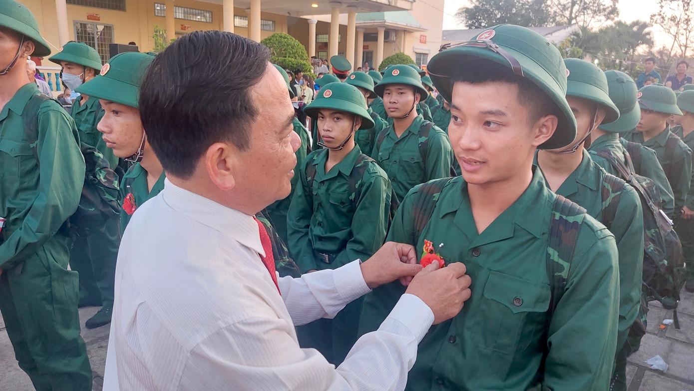 Tại Sóc Trăng, năm nay tỉnh được Bộ Tư lệnh Quân khu 9 giao tuyển chọn và gọi công dân nhập ngũ thuộc 11 huyện, thị xã, thành phố trên địa bàn tỉnh với tổng số 1.152 chỉ tiêu (trong đó có 2 nữ). Tân binh của tỉnh Sóc Trăng sẽ huấn luyện tại các đơn vị gồm: Bộ Tư lệnh Vùng 5 Hải quân, Sư đoàn Bộ binh 330, Sư đoàn Bộ binh 8, Lữ đoàn tăng thiết giáp 416, Bộ Chỉ huy Bộ đội Biên phòng tỉnh Sóc Trăng, Bộ CHQS tỉnh Sóc Trăng.