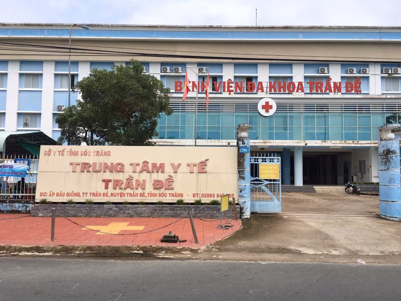 Trung tâm Y tế huyện Trần Đề. Ảnh: X.L Trung tâm Y tế huyện Trần Đề. Ảnh: X.L