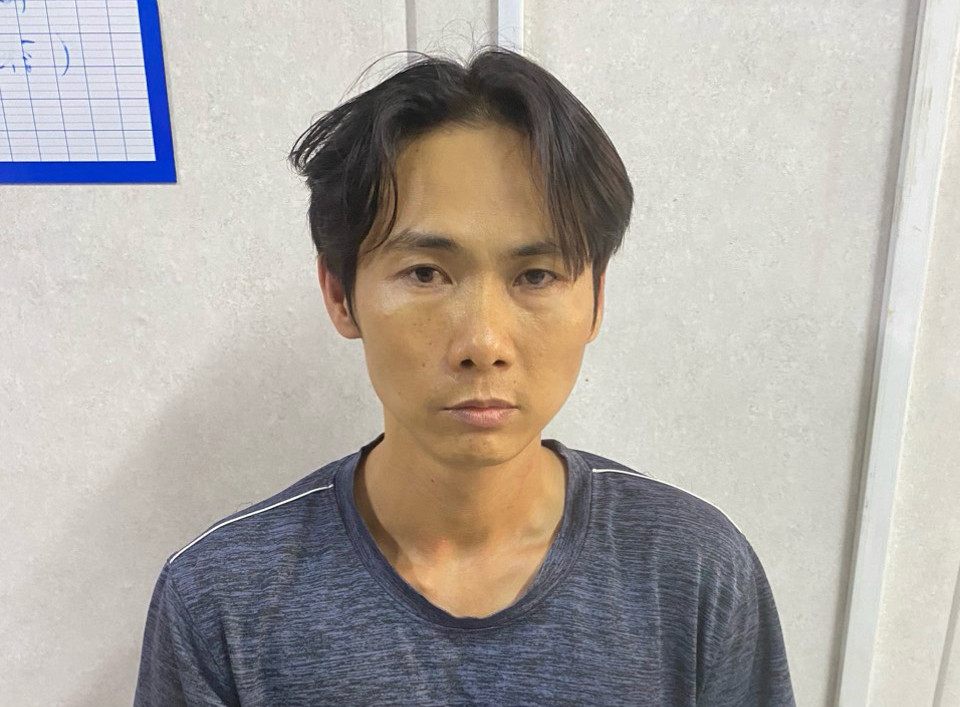 Huỳnh Tấn Duy tại cơ quan công an. Huỳnh Tấn Duy tại cơ quan công an.