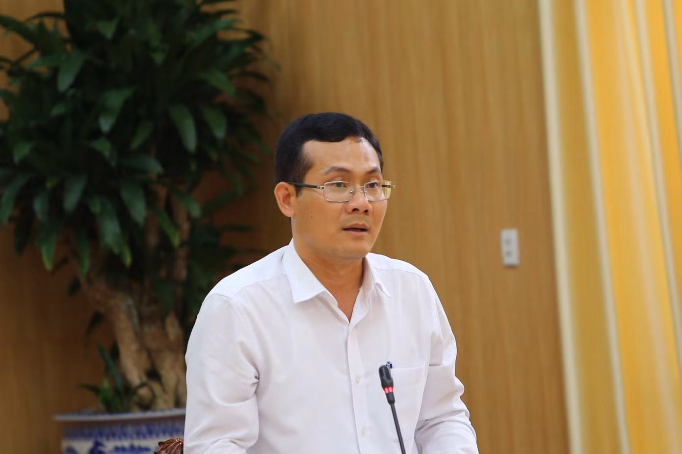 Ông Nguyễn Minh Tuấn – Giám đốc Sở VH-TT&amp;DL TP. Cần Thơ thông tin về vụ việc. Ảnh: Nhật Huy.