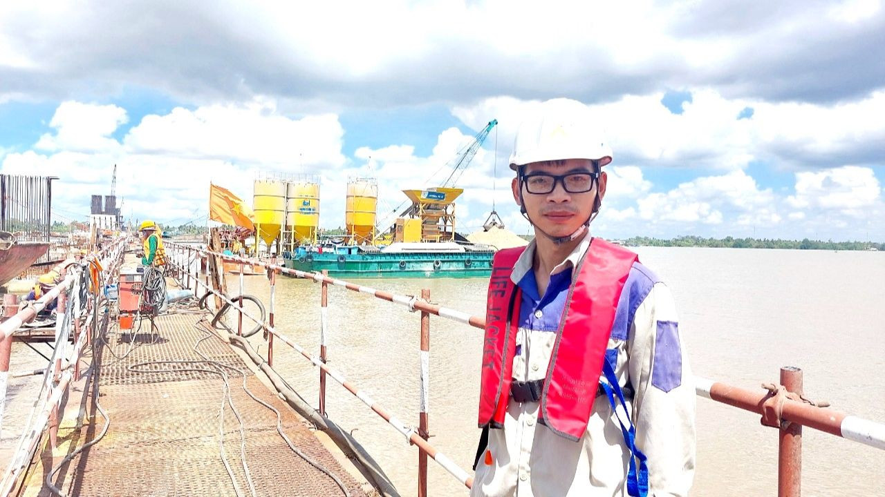 Anh Trần Phong Vũ trên công trình.