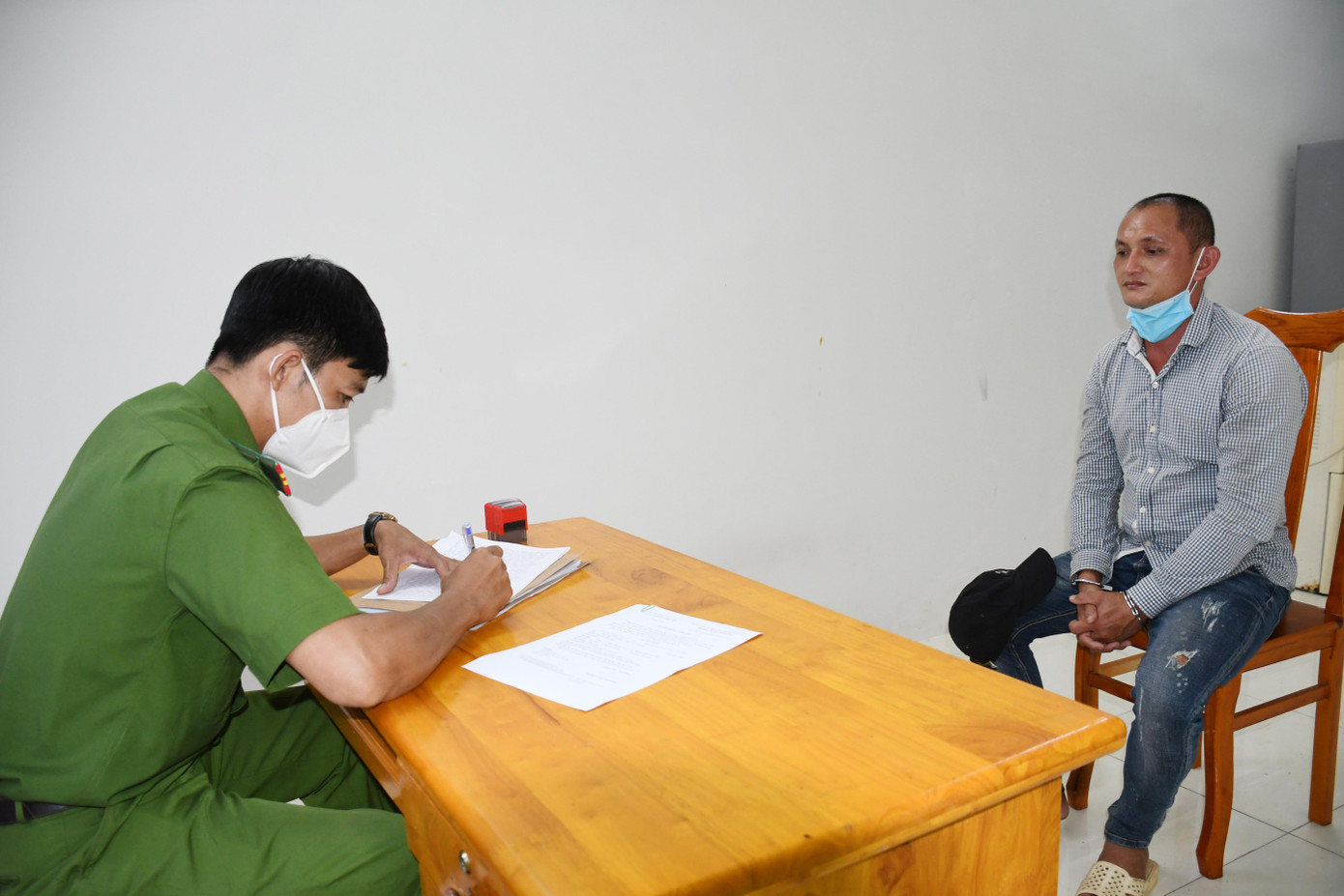 Nguyễn Tiến Ngân tại cơ quan công an. Ảnh: CA. Nguyễn Tiến Ngân tại cơ quan công an. Ảnh: CA.