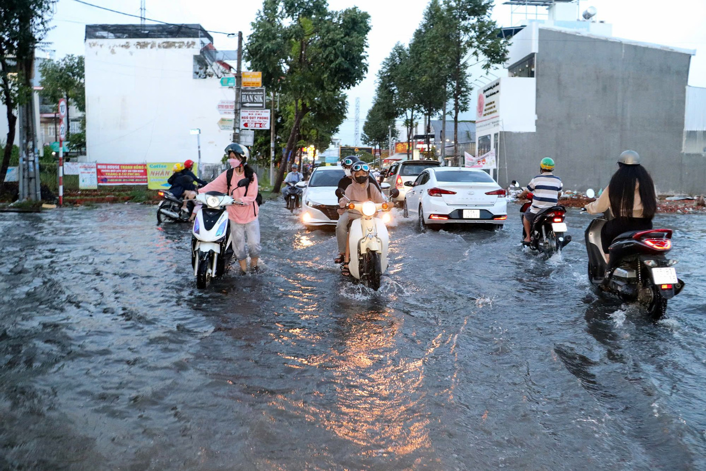 Khu trung tâm TP. Cần Thơ thường xuyên ngập sâu mỗi khi mưa lớn, triều cường.