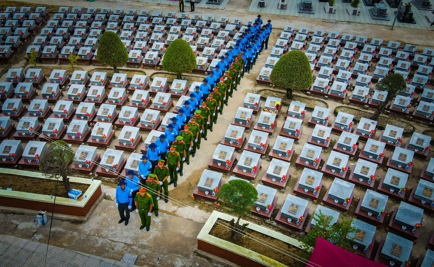 Trong 31 hài cốt, có 3 hài cốt liệt sĩ đã tổ chức Lễ truy điệu, an táng tại Nghĩa trang liệt sĩ Cây Bàng, xã Vĩnh Hòa, huyện U Minh Thượng và 1 hài cốt liệt sĩ sẽ tổ chức Lễ truy điệu, an táng tại Nghĩa trang liệt sĩ TP. Hà Tiên.