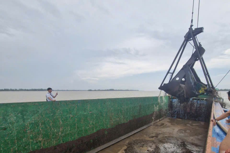 Mỏ cát MS12 ở xã An Lạc Tây, huyện Kế Sách, tỉnh Sóc Trăng. Mỏ cát MS12 ở xã An Lạc Tây, huyện Kế Sách, tỉnh Sóc Trăng.