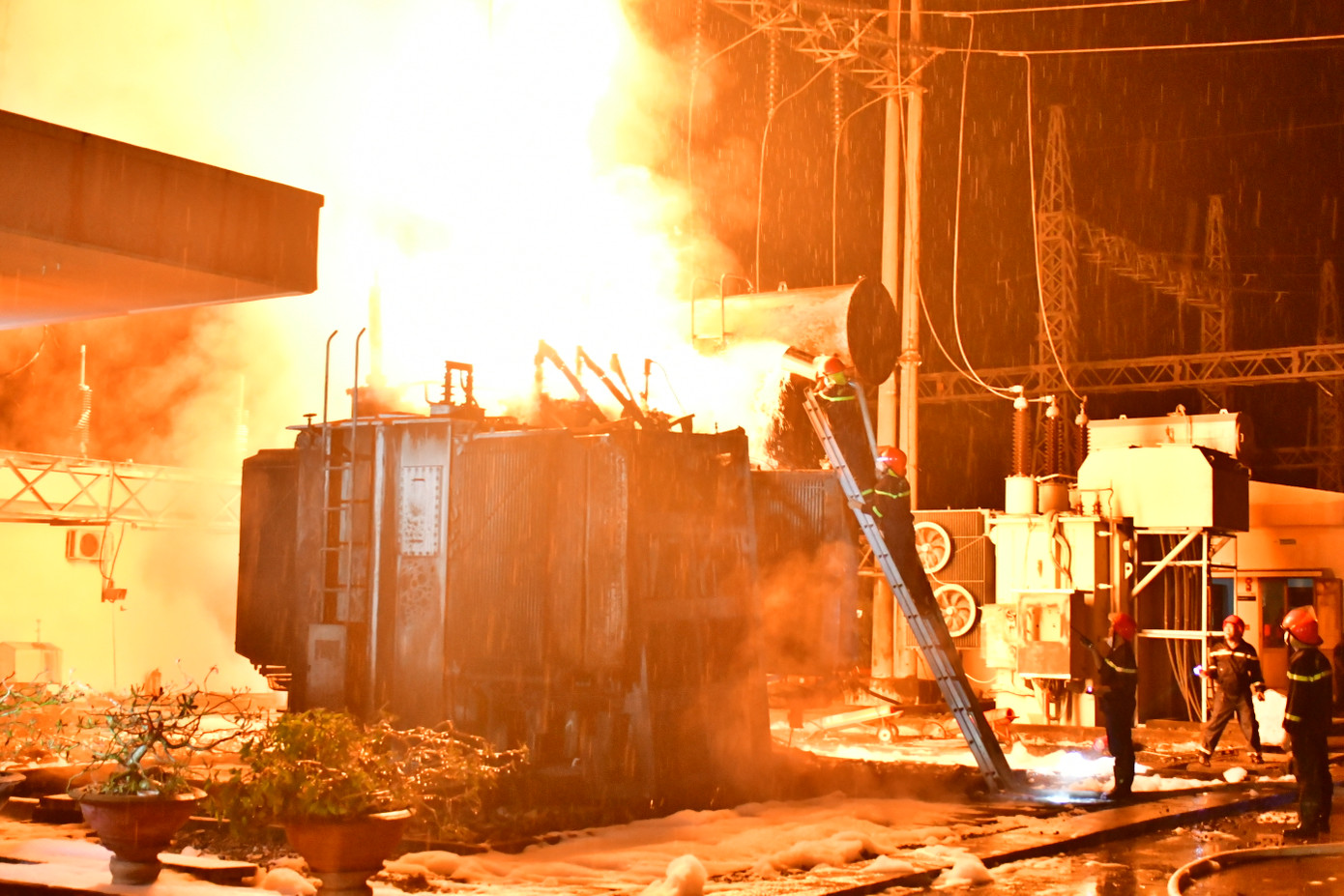 Hiện trường vụ cháy. Hiện trường vụ cháy.