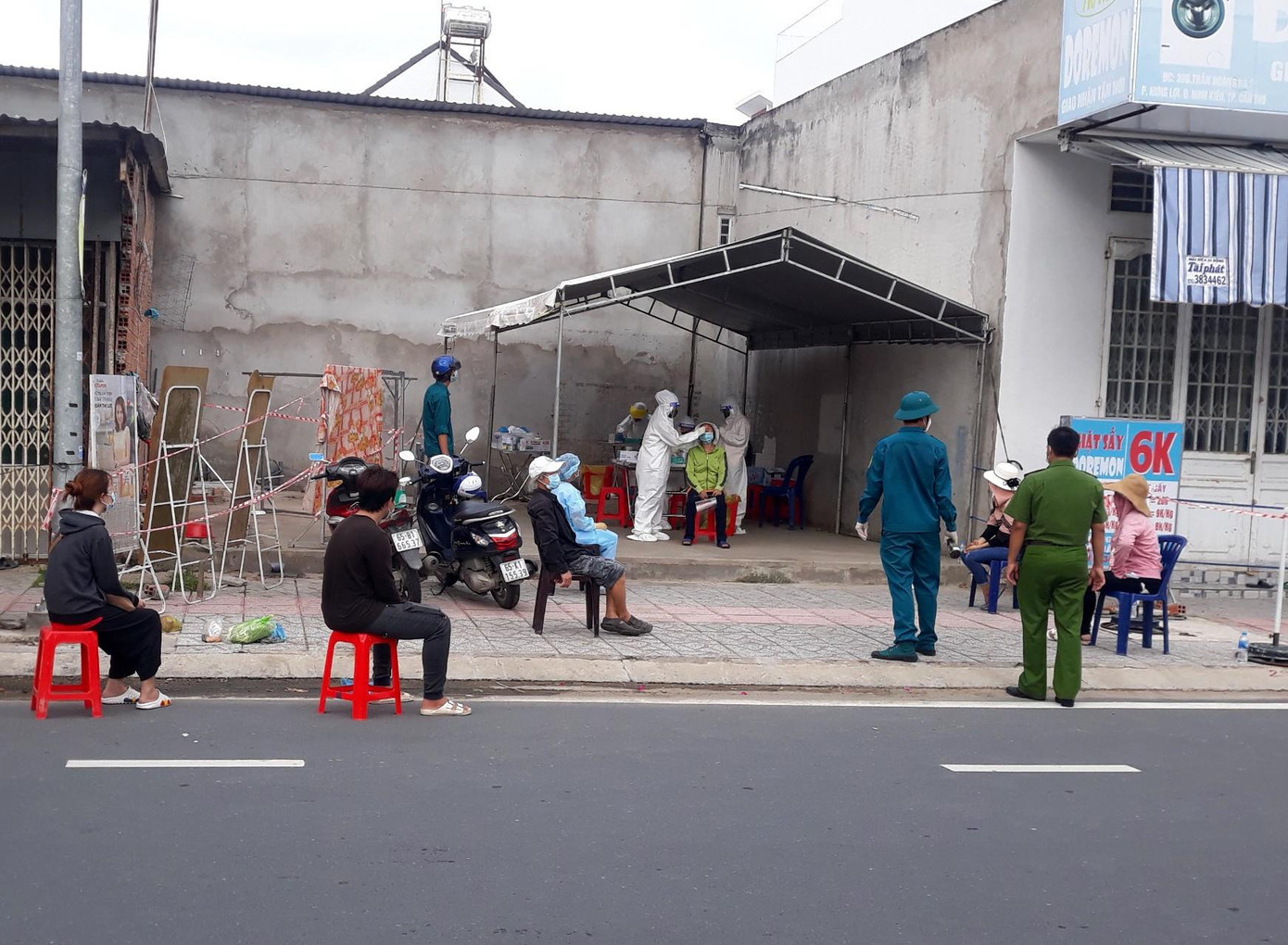 CẬP NHẬT DỊCH 9/8: Ra đường không có lý do chính đáng còn tấn công thượng úy công an ảnh 15 CẬP NHẬT DỊCH 9/8: Ra đường không có lý do chính đáng còn tấn công thượng úy công an ảnh 15