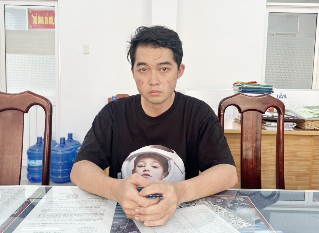 Trương Quang Anh Đức tại cơ quan công an. Trương Quang Anh Đức tại cơ quan công an.