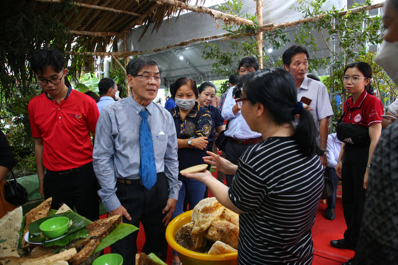Lẩu mắm U Minh thể hiện bản sắc văn hóa ẩm thực đậm nét của vùng đất U Minh huyền thoại từ thời khai hoang mở cõi đến giai đoạn hiện nay đã thấm nhuần vào nếp ăn, nếp ở của người dân địa phương.