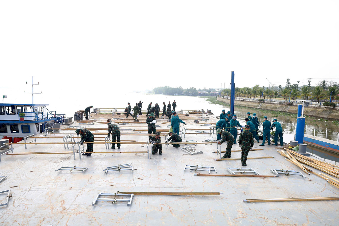 Sà lan sẽ được bố trí tại ngã ba sông Cần Thơ, cách Nhà hàng Hoa Sứ khoảng 300m (thuộc phường Cái Khế, quận Ninh Kiều) – điểm bắn chính của màn pháo hoa tầm cao.