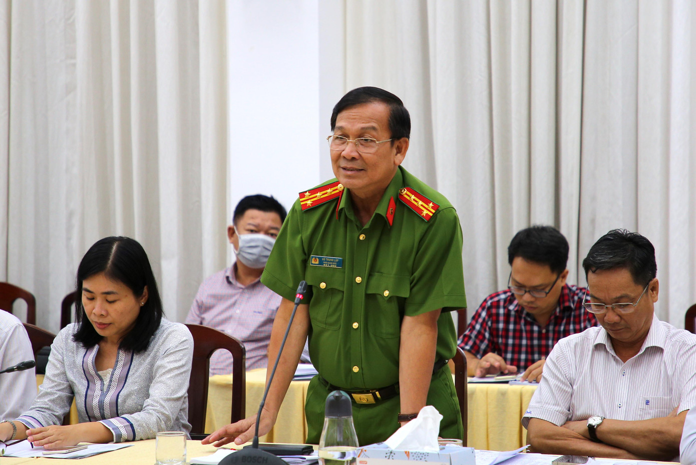 Đại tá Hồ Trung Lập - Phó Giám đốc Công an TP. Cần Thơ trả lời tại buổi họp báo. Đại tá Hồ Trung Lập - Phó Giám đốc Công an TP. Cần Thơ trả lời tại buổi họp báo.