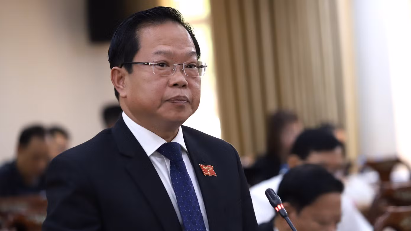Ông Châu Việt Tha trả lời chất vấn tại kỳ họp HĐND TP. Cần Thơ.