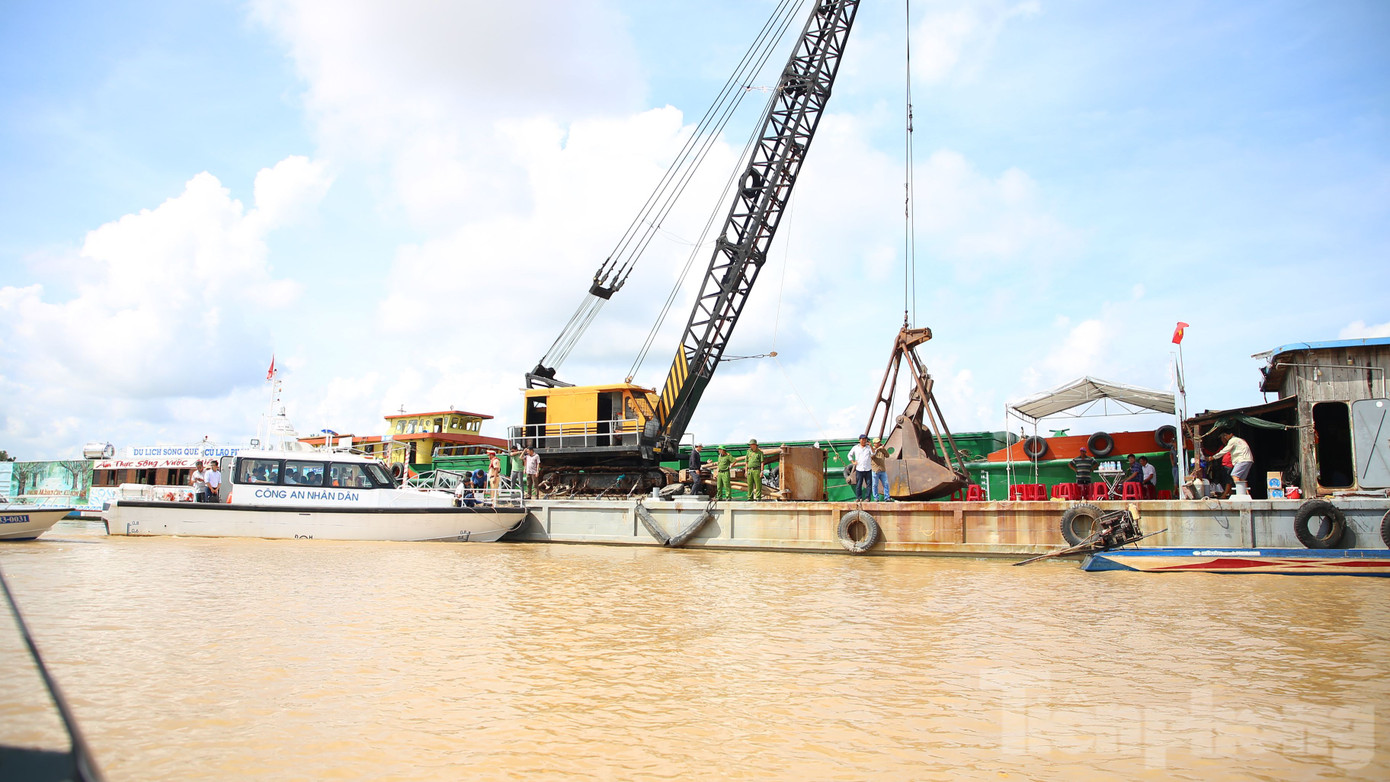 Mỏ cát MS01 trên sông Hậu. Ảnh: Nhật Huy
