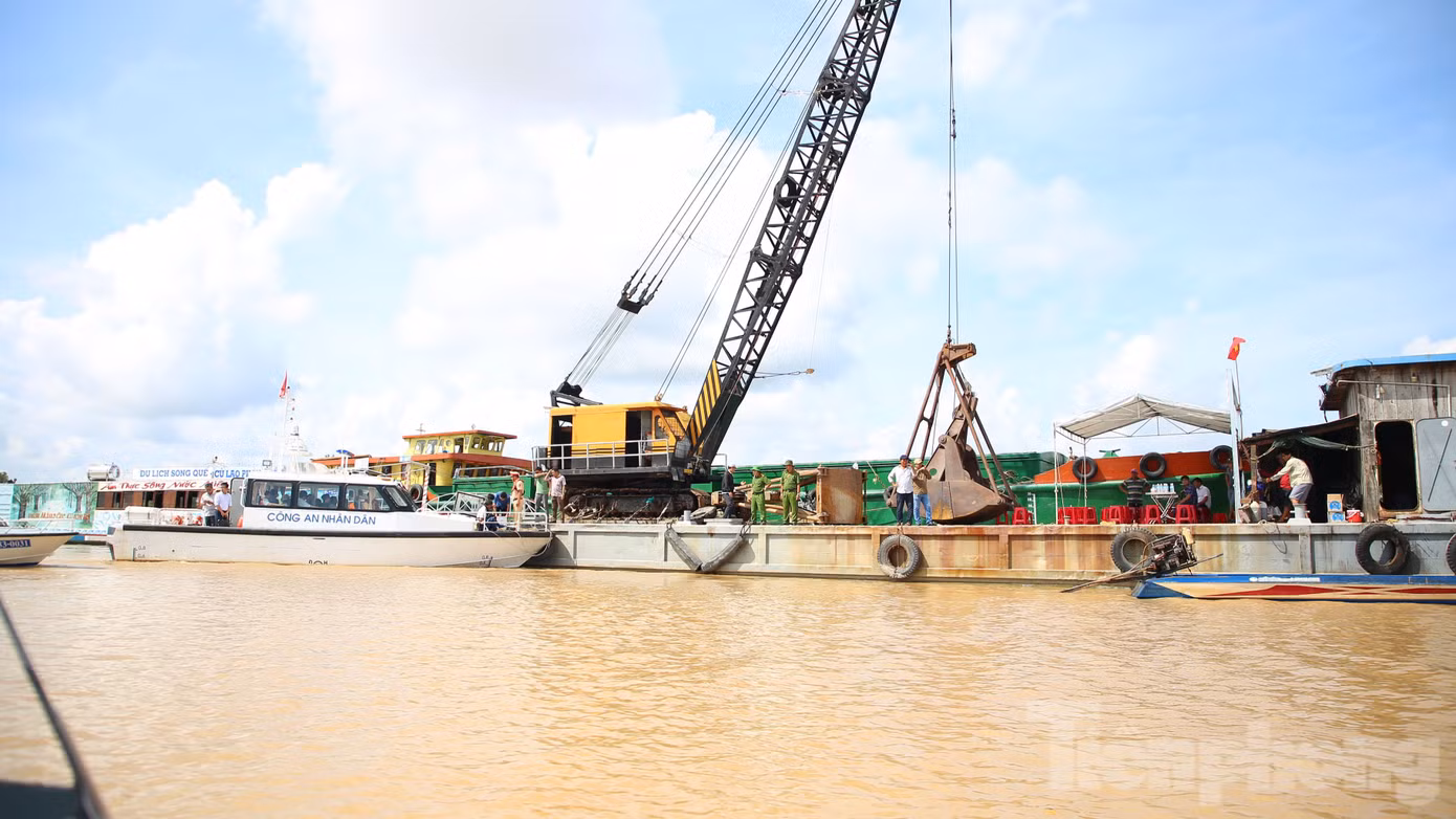 Mỏ cát MS01 trên sông Hậu. Ảnh: Nhật Huy