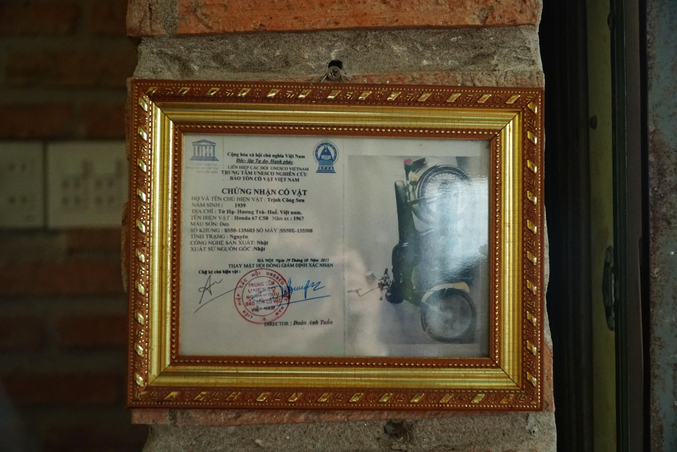 Giấy chứng nhận chiếc xe Honda 67 của nhạc sĩ Trịnh Công Sơn từng sử dụng là cổ vật.