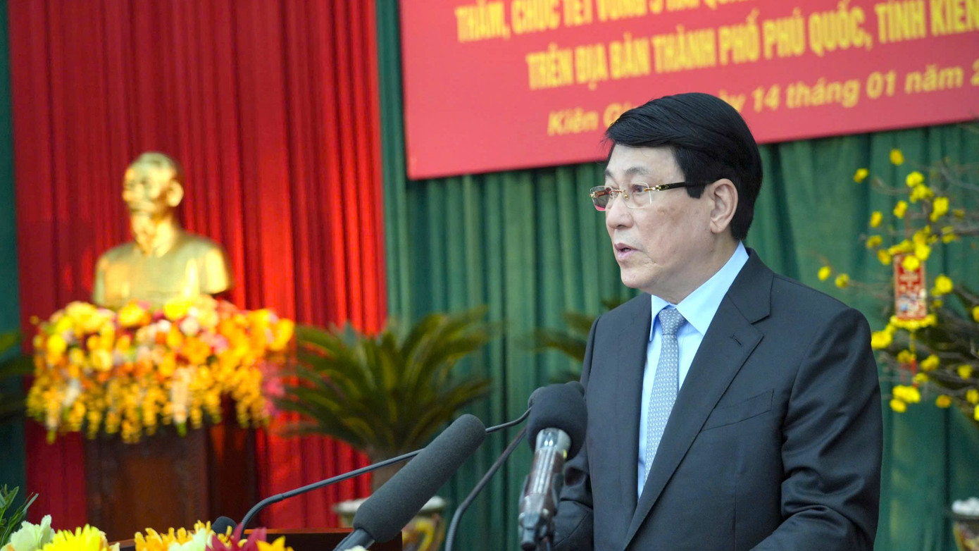 Chủ tịch nước Lương Cường chúc Tết cán bộ, chiến sĩ Vùng 5 Hải quân và các đơn vị lực lượng vũ trang trên địa bàn TP. Phú Quốc, Kiên Giang. Chủ tịch nước Lương Cường chúc Tết cán bộ, chiến sĩ Vùng 5 Hải quân và các đơn vị lực lượng vũ trang trên địa bàn TP. Phú Quốc, Kiên Giang.