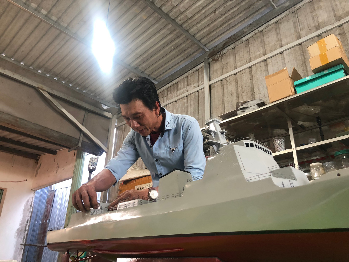 Các mô hình tàu này được ông Đệ thiết kế theo tỷ lệ 1/100 so với tàu thật. Ảnh: P.V.