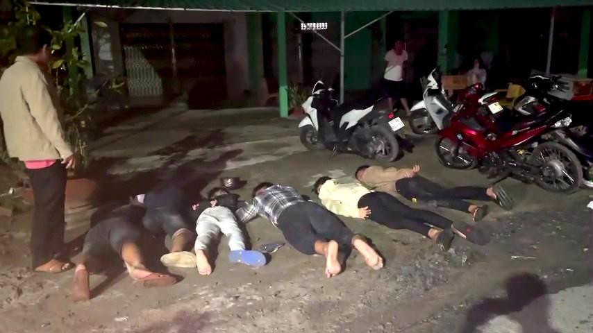 Bắt nhóm 'quái xế' đua xe ở Tiền Giang. Bắt nhóm 'quái xế' đua xe ở Tiền Giang.