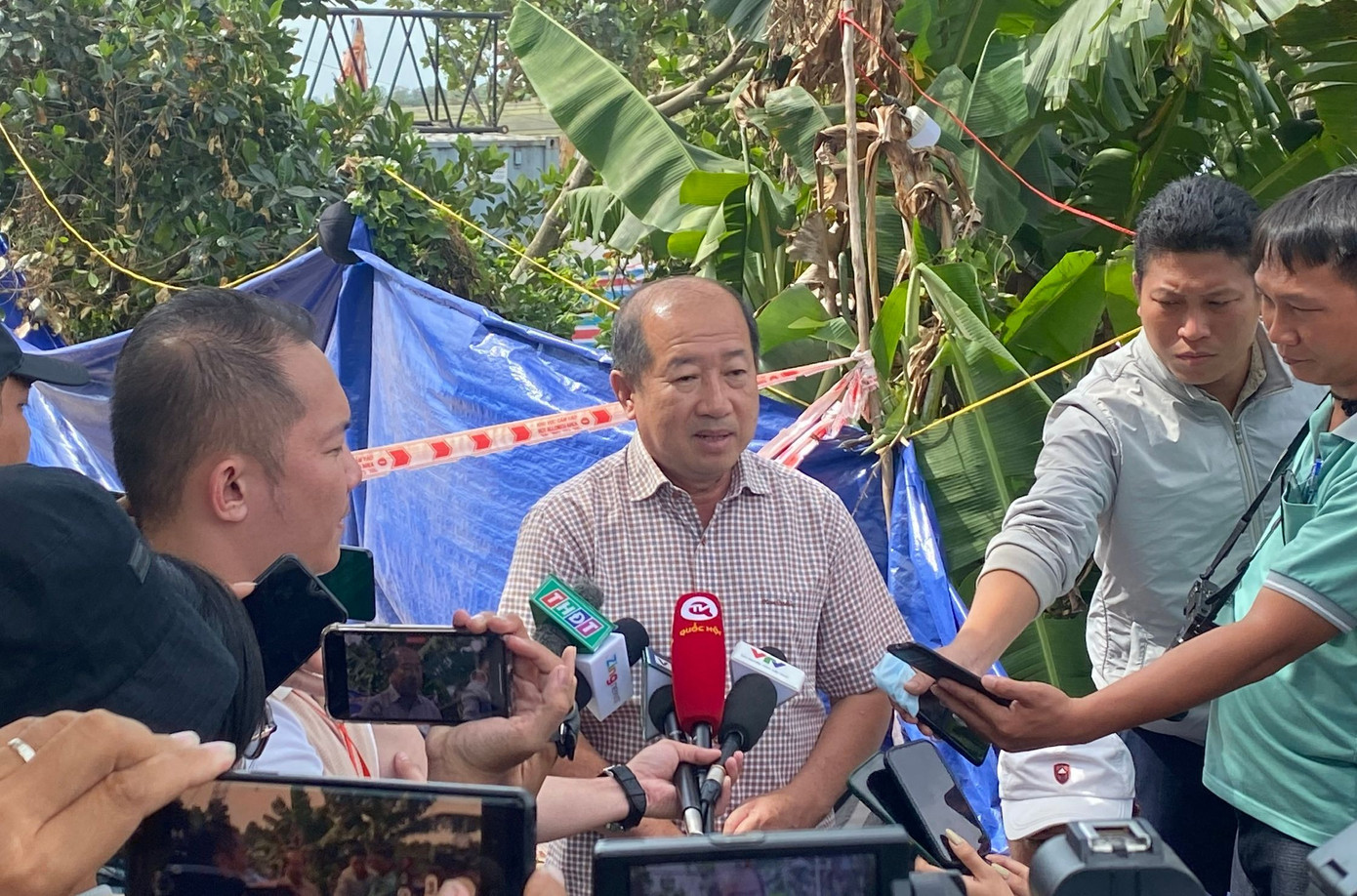 Ông Đoàn Tấn Bửu - Phó Chủ tịch UBND tỉnh Đồng Tháp thông tin với báo chí về vụ việc.