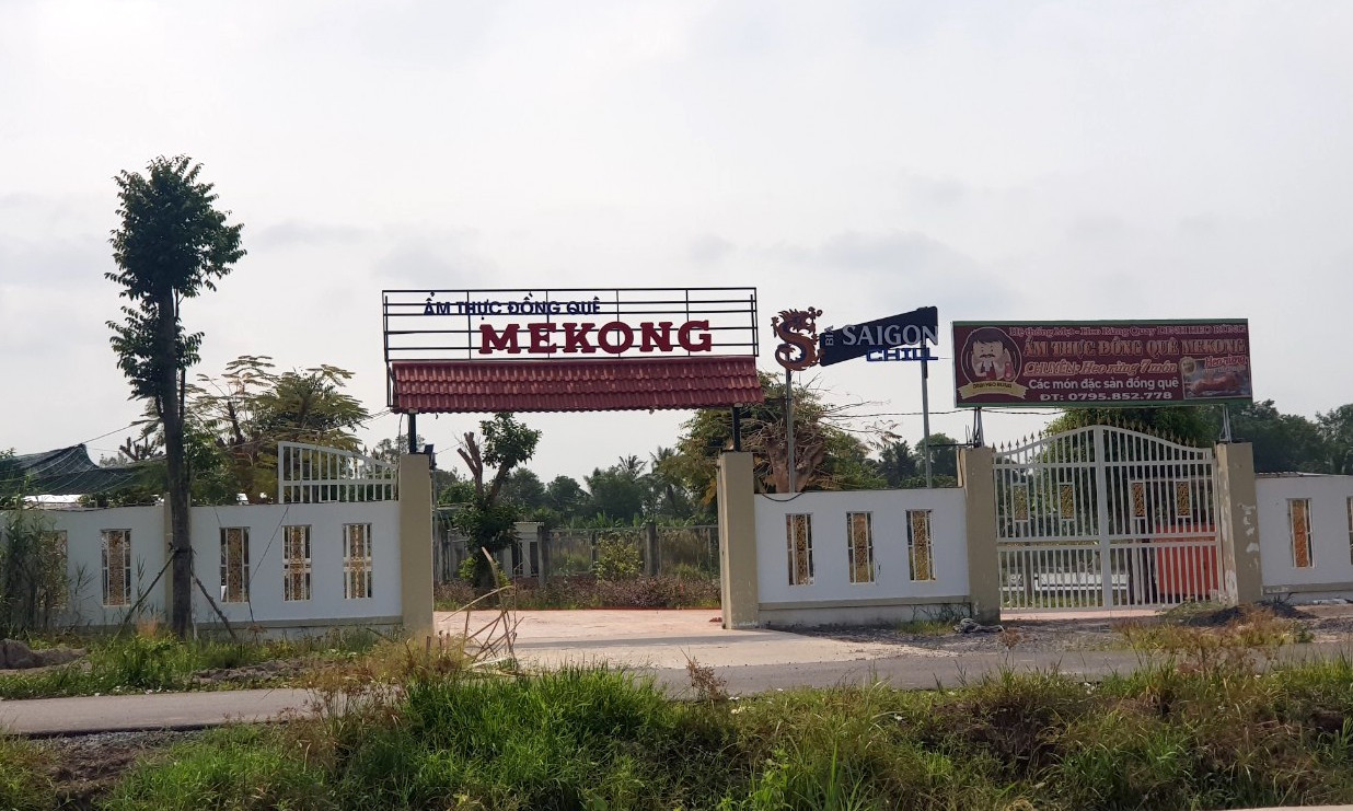 Ẩm thực đồng quê Mekong xây dựng trái phép trên đất nông nghiệp. Ẩm thực đồng quê Mekong xây dựng trái phép trên đất nông nghiệp.