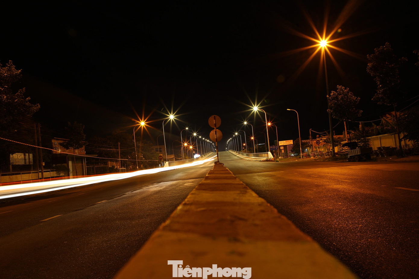 Chiều ngày 15/8, TP. Cần Thơ có 130 F0 mới, tiếp tục áp dụng Chỉ thị 16 đến 25/8. Chủ tịch UBND TP yêu cầu đẩy nhanh tốc độ lấy mẫu xét nghiệm và thời gian trả kết quả, nhằm phát hiện F0 nhanh nhất phục vụ công tác truy vết và phân loại điều trị ngay; tăng cường kiểm soát, tuyệt đối không bỏ sót, không để F0 tiếp tục tiếp xúc, di chuyển làm lây lan dịch bệnh ra cộng đồng.