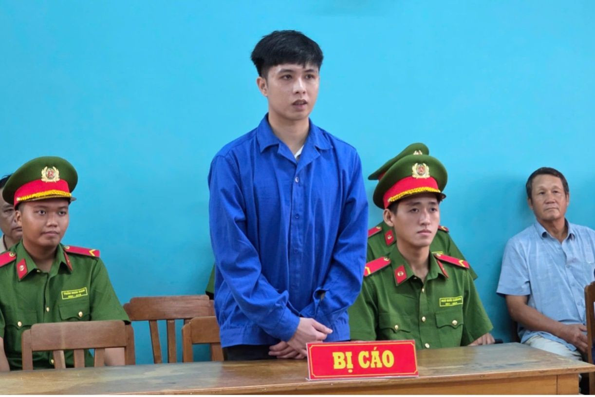 Bị cáo Nguyễn Tuấn Dĩ Khang. Ảnh: Văn Vũ.