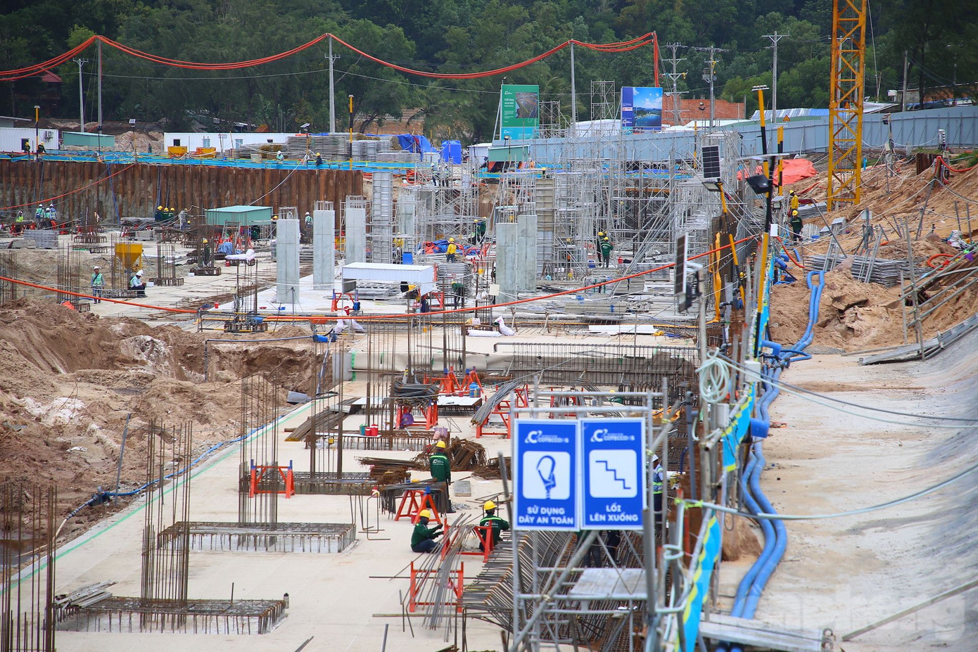 Đại công trường xây dựng Trung tâm Hội nghị APEC 2027 tại đặc khu Phú Quốc.