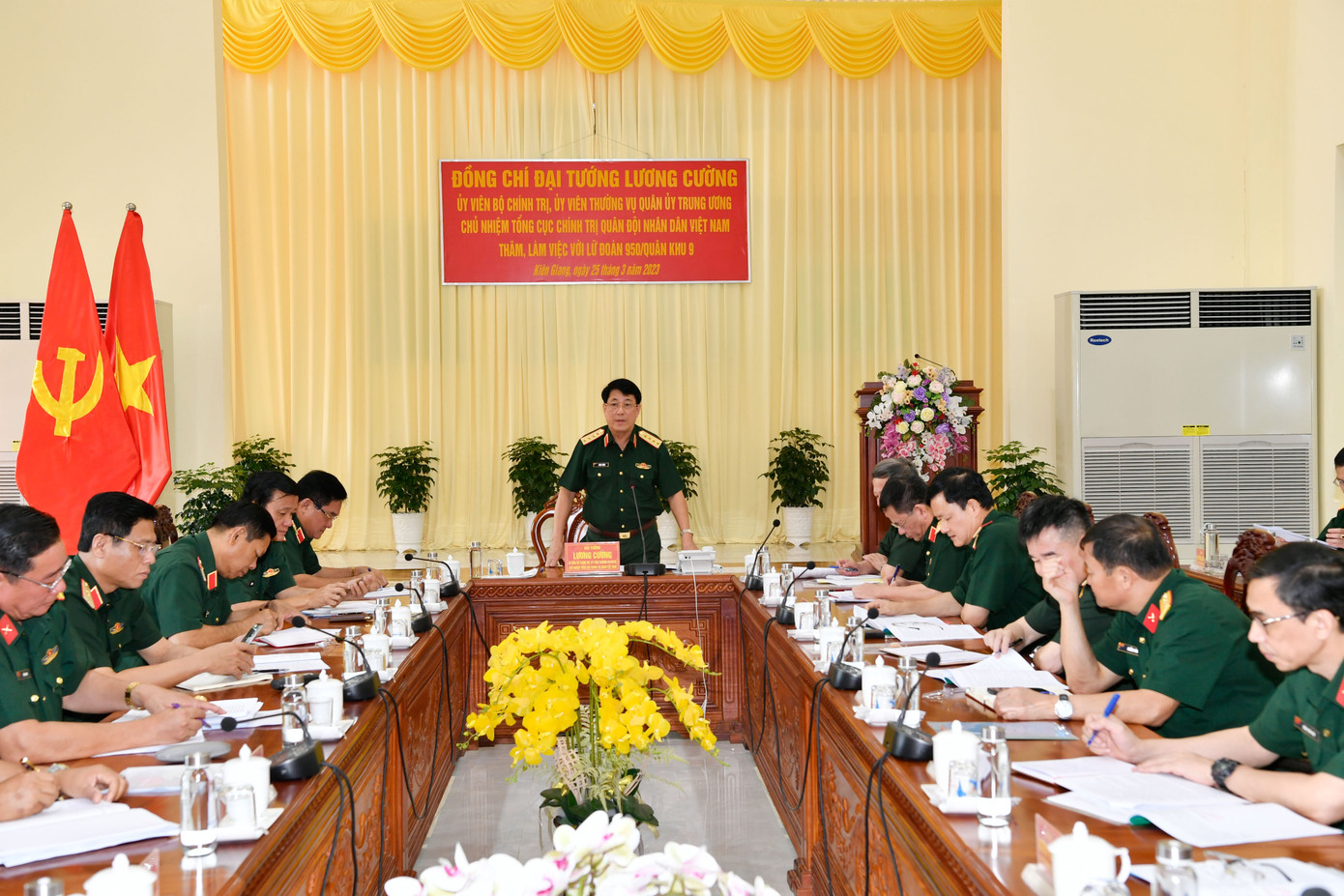 Đại tướng Lương Cường thăm, làm việc với Lữ đoàn 950 (Quân khu 9).