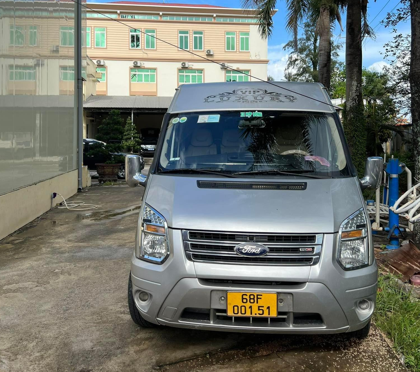 Chiếc xe 16 chỗ. Chiếc xe 16 chỗ.