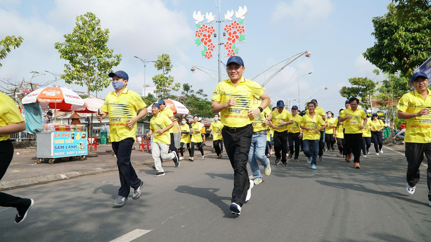 Hưởng ứng giải chạy.