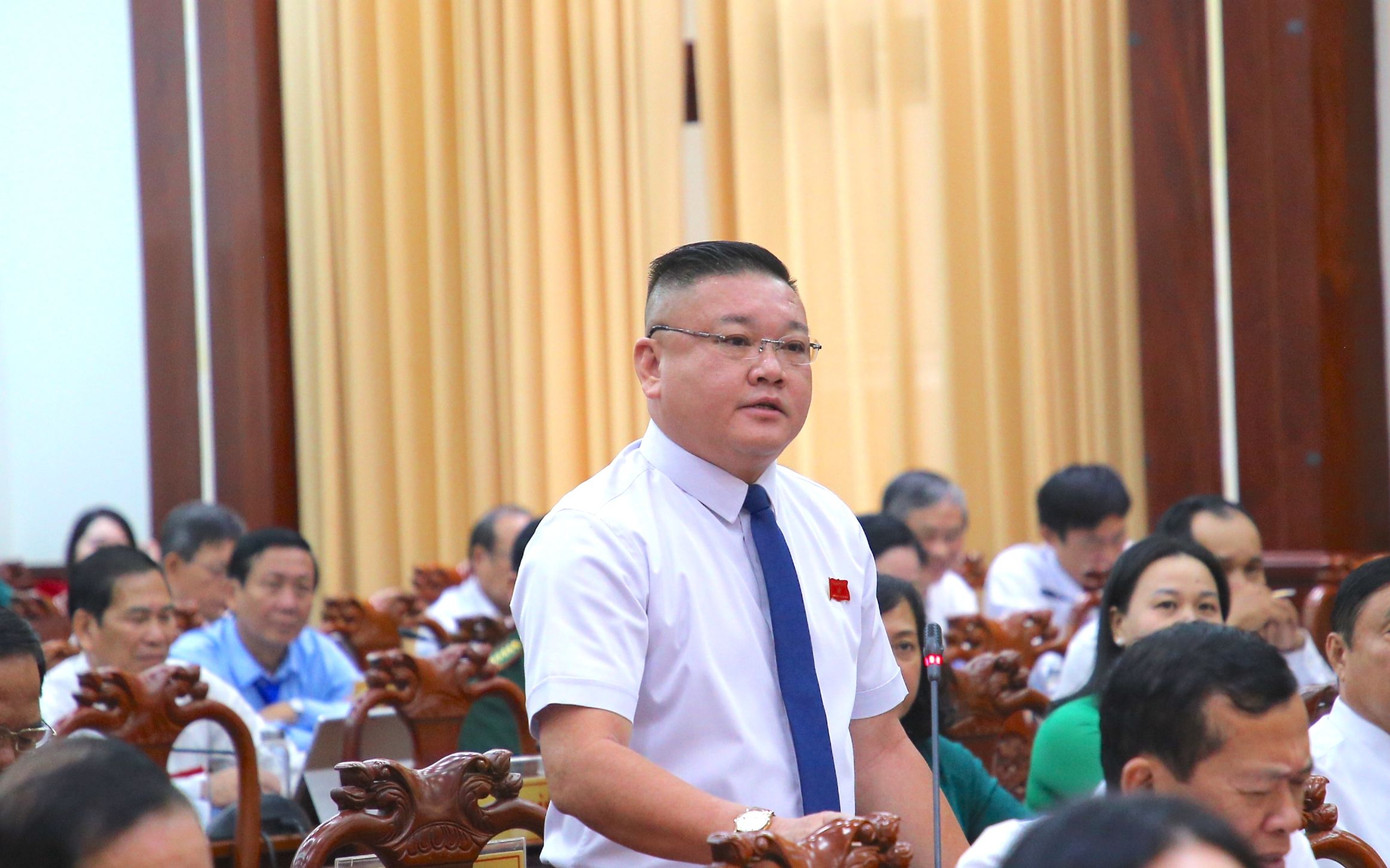 Đại biểu Trần Khắc Tâm chất vấn tại kỳ họp.