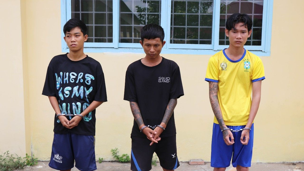 Lữ Bữu Kha, Nguyễn Ngọc Diệp và Nguyễn Văn Phương (từ trái sang) bị bắt giữ.